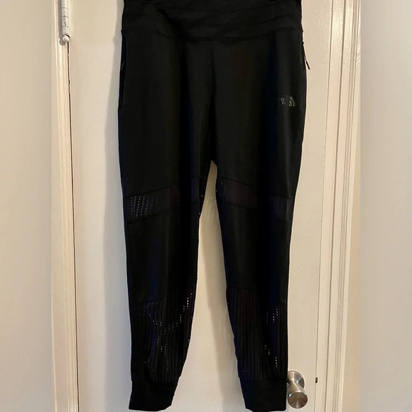 North Face Black Flash Dry Joggers Zippered Pockets Mesh Panels Size Medium - Picture 1 of 15